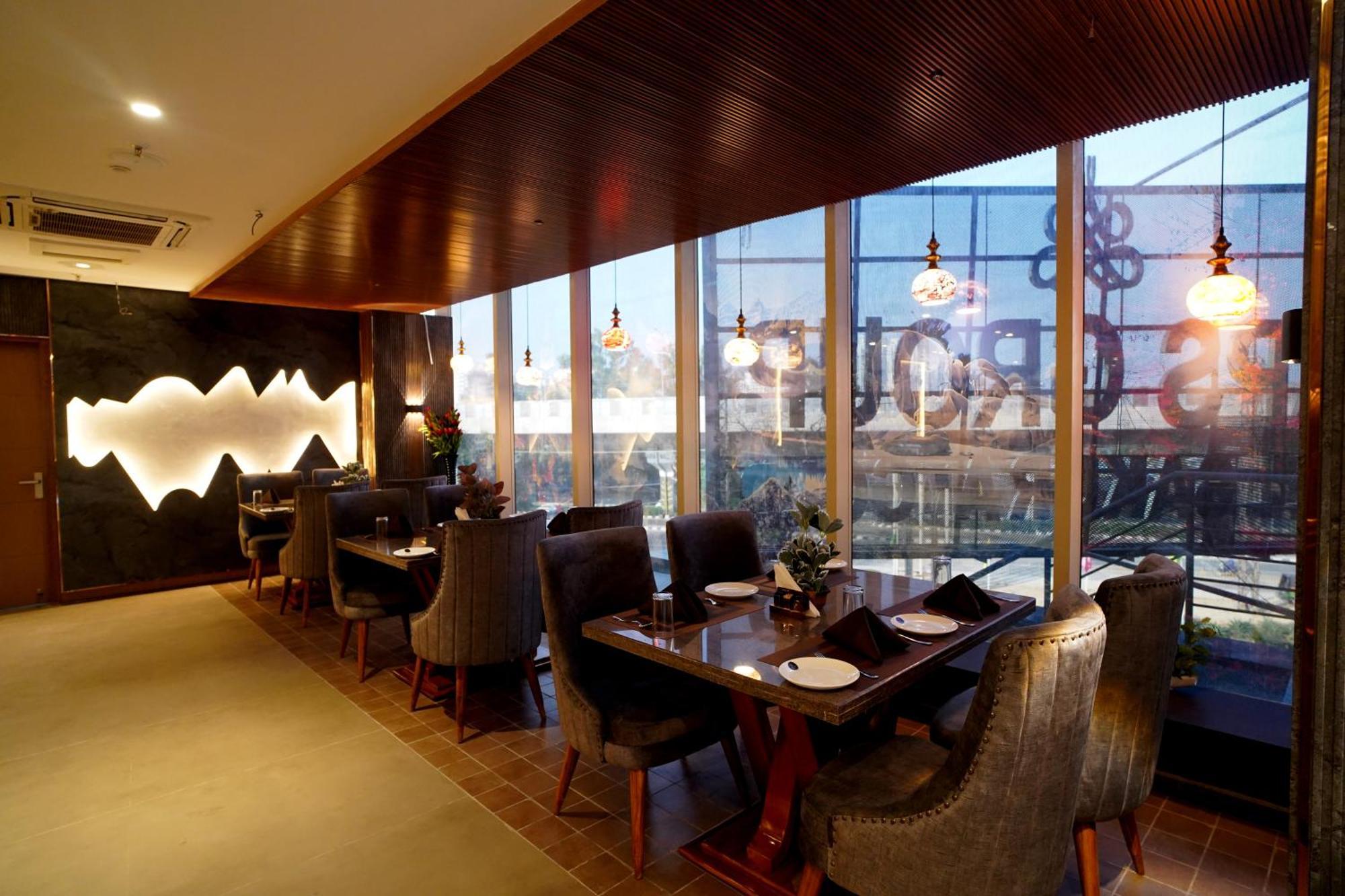 Hotel Sakura Gold Gurgaon Eksteriør bilde