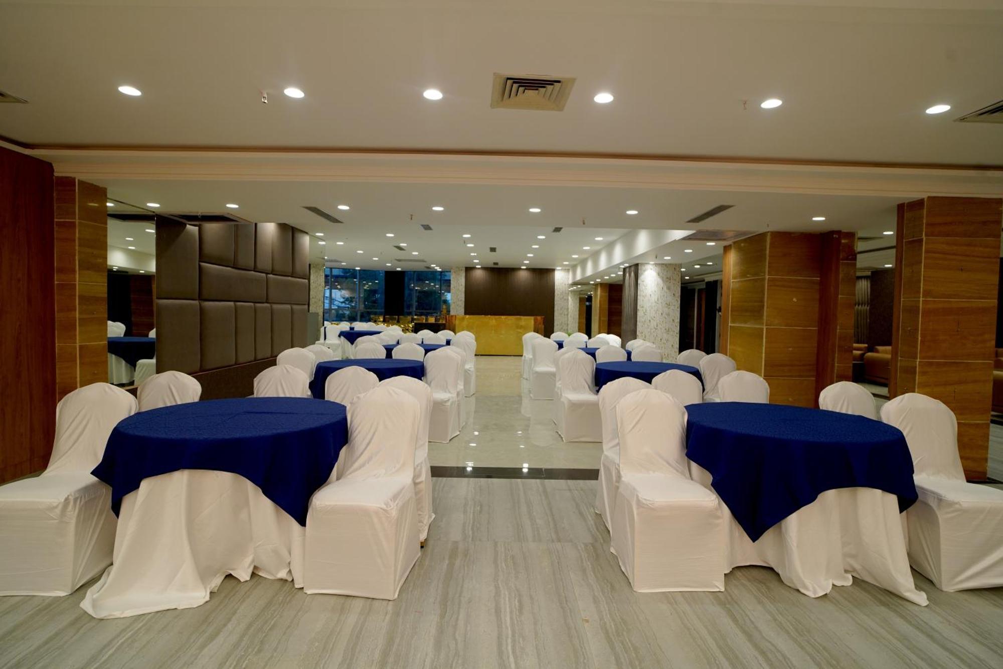 Hotel Sakura Gold Gurgaon Eksteriør bilde