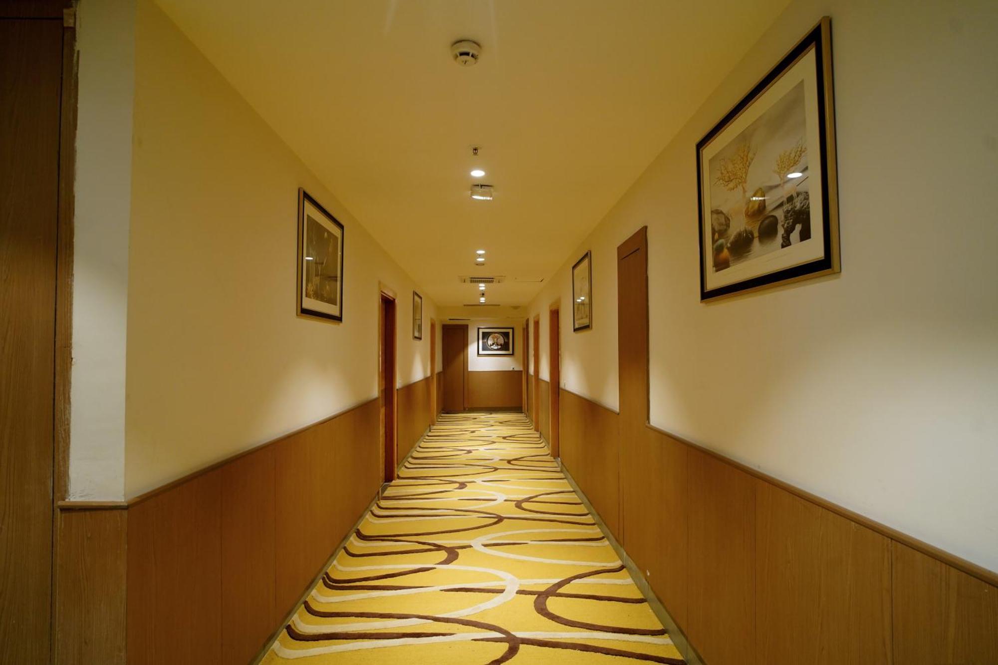 Hotel Sakura Gold Gurgaon Eksteriør bilde