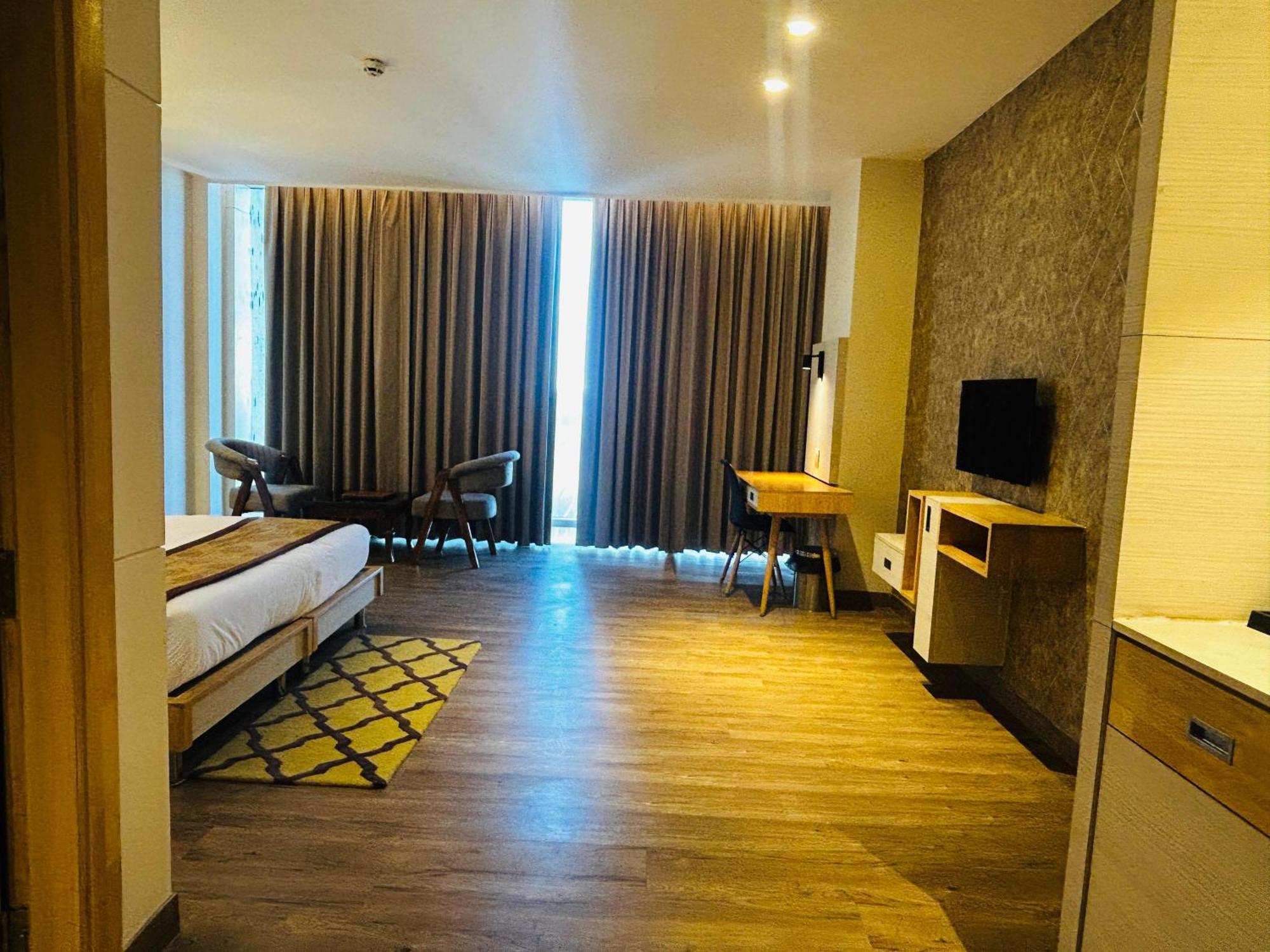 Hotel Sakura Gold Gurgaon Eksteriør bilde