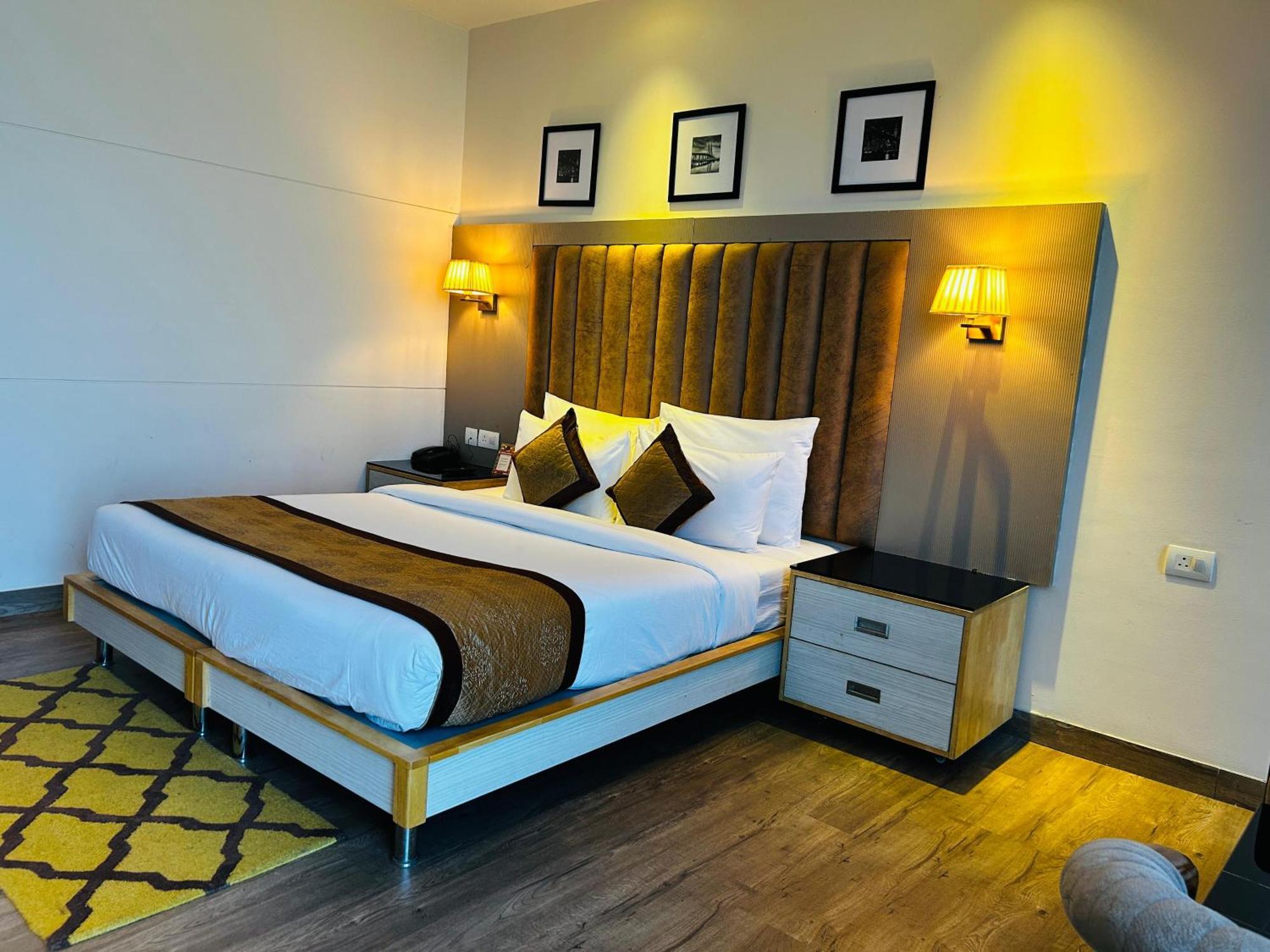 Hotel Sakura Gold Gurgaon Eksteriør bilde
