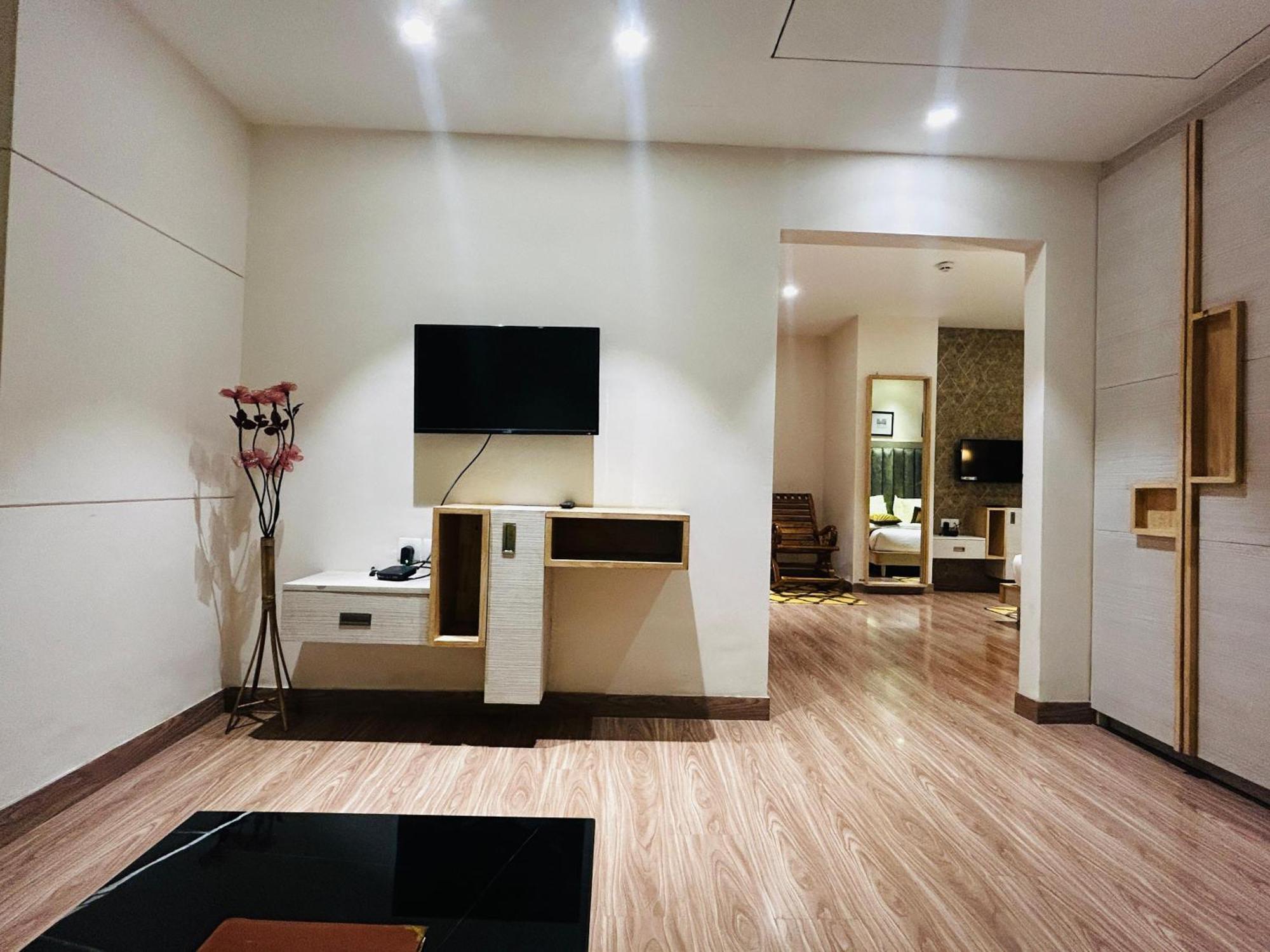 Hotel Sakura Gold Gurgaon Eksteriør bilde