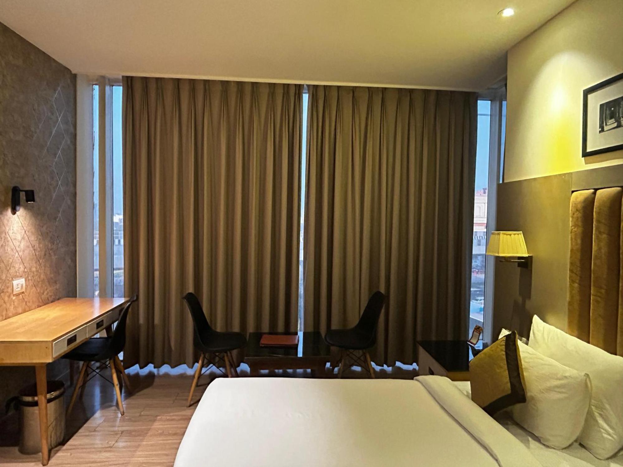 Hotel Sakura Gold Gurgaon Eksteriør bilde